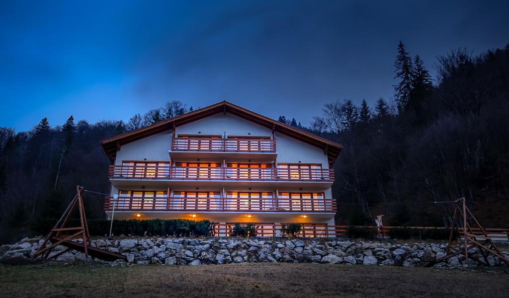 Panorama Pietrei Craiului Otel Zărneşti Dış mekan fotoğraf